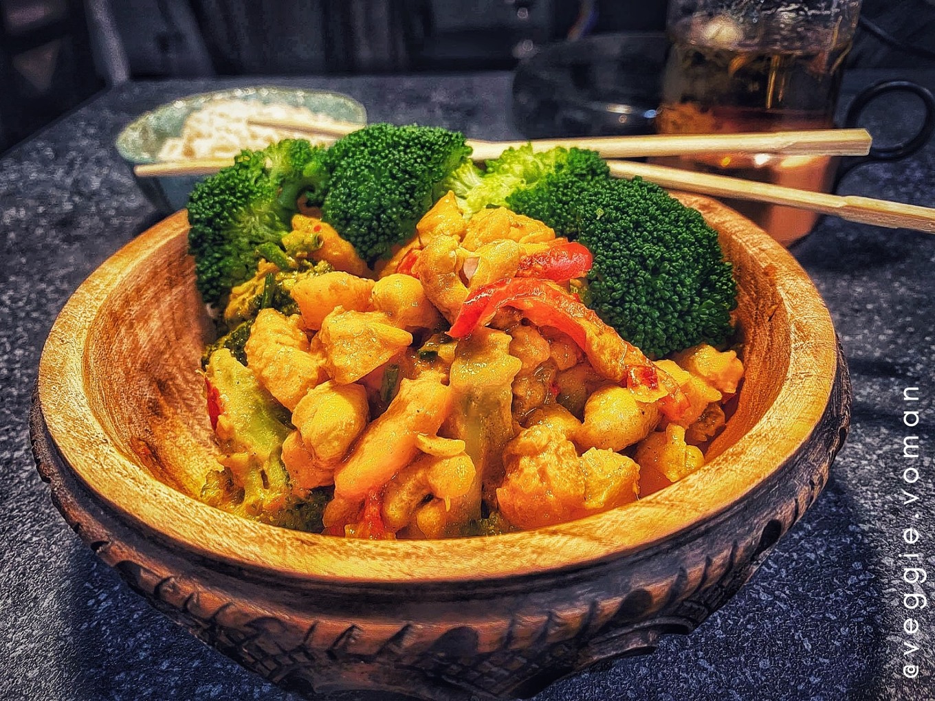 Curry z dynią, papryką, brokułem i cieciorką